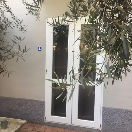 ゲストハウス B ＆ B レオナルド ロー