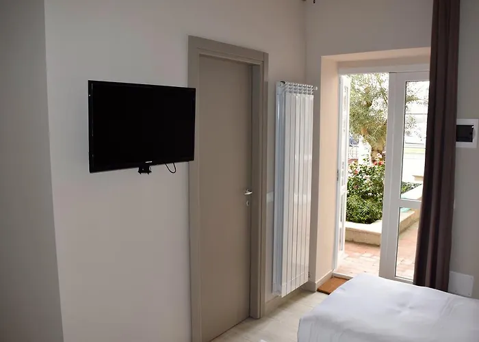 ゲストハウス B ＆ B レオナルド ロー