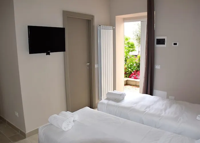 B ＆ B レオナルド 3* ロー