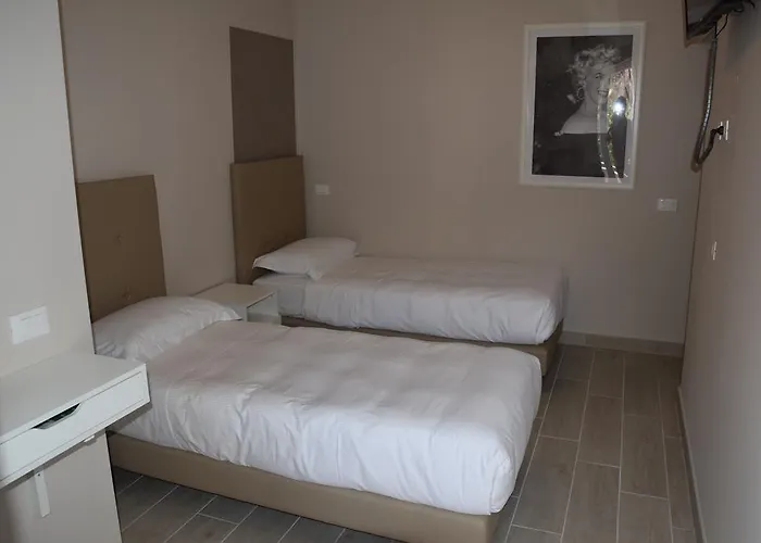 B ＆ B レオナルド 3* ロー