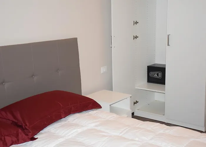 B ＆ B レオナルド 3* ロー