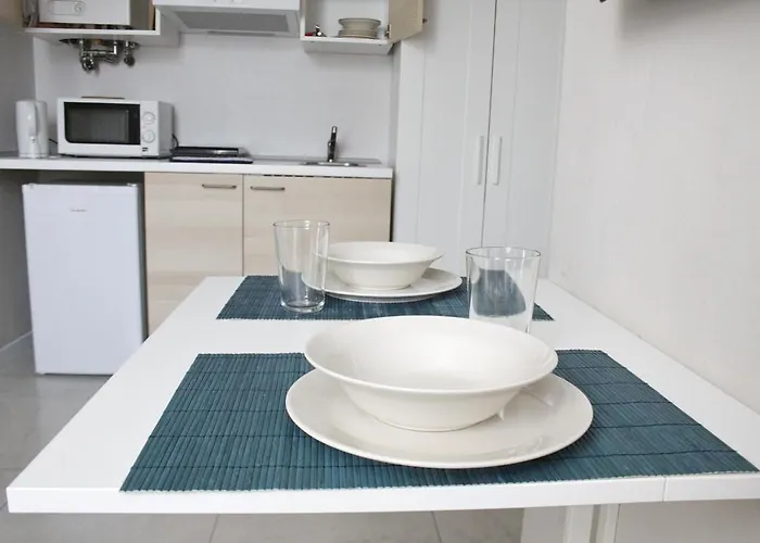 B ＆ B レオナルド ゲストハウス 3*