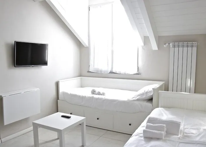 B ＆ B レオナルド 3* ロー